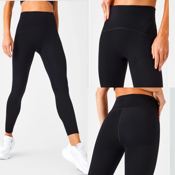 SPANX Pants - SPANX Black Booty Boost 7/8 25” Inseam Leggings size Medium